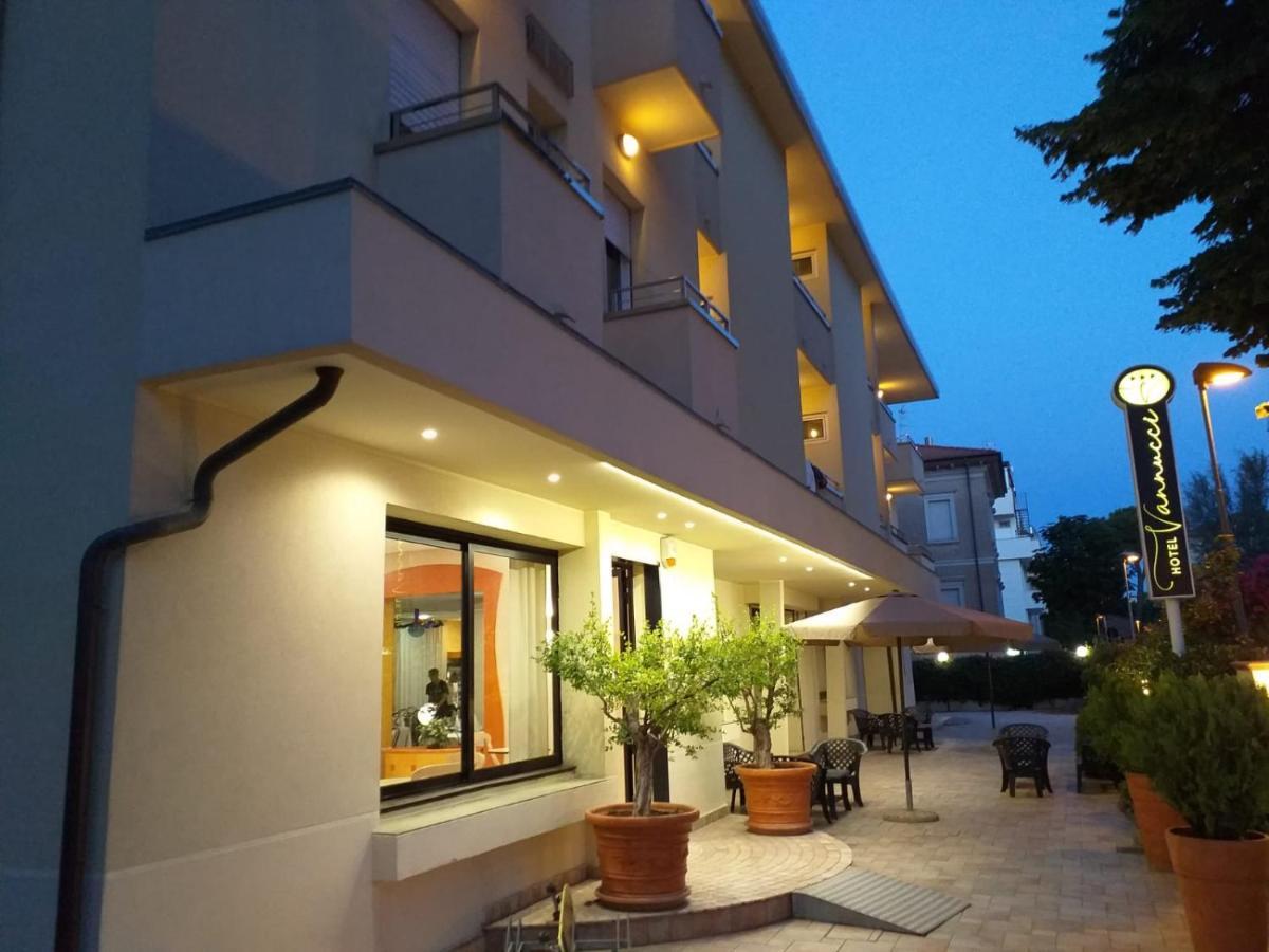 רימיני Hotel Vannucci מראה חיצוני תמונה
