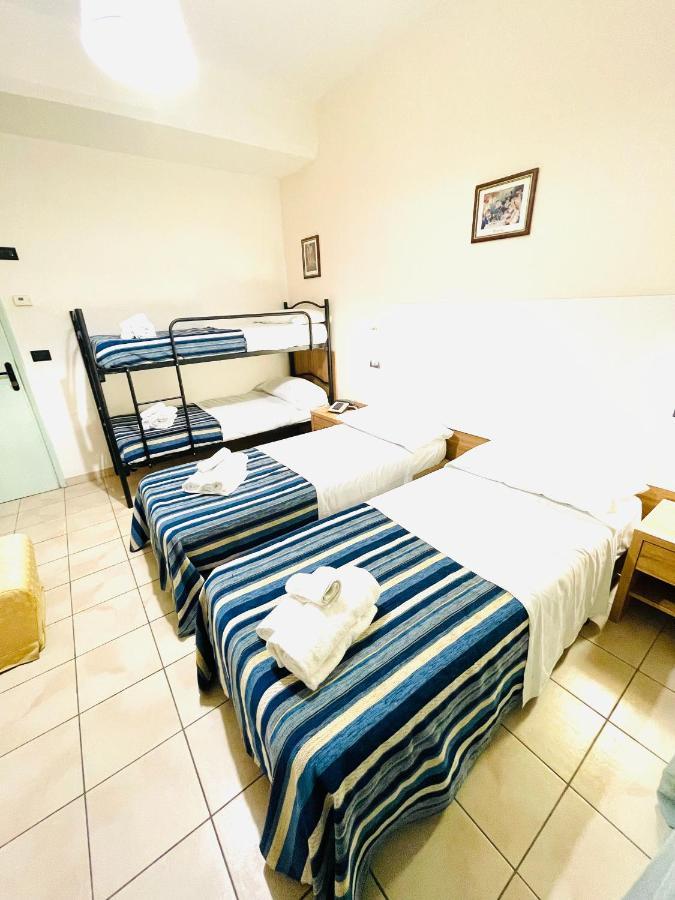 רימיני Hotel Vannucci מראה חיצוני תמונה
