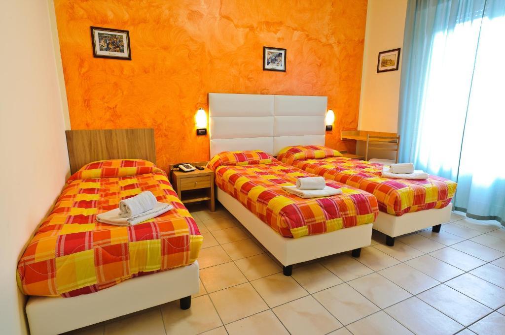 רימיני Hotel Vannucci מראה חיצוני תמונה