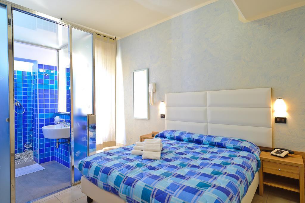 רימיני Hotel Vannucci מראה חיצוני תמונה