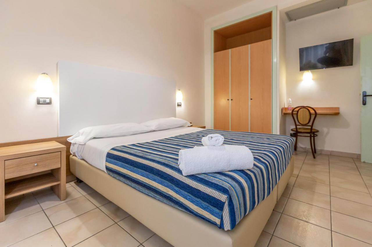 רימיני Hotel Vannucci מראה חיצוני תמונה