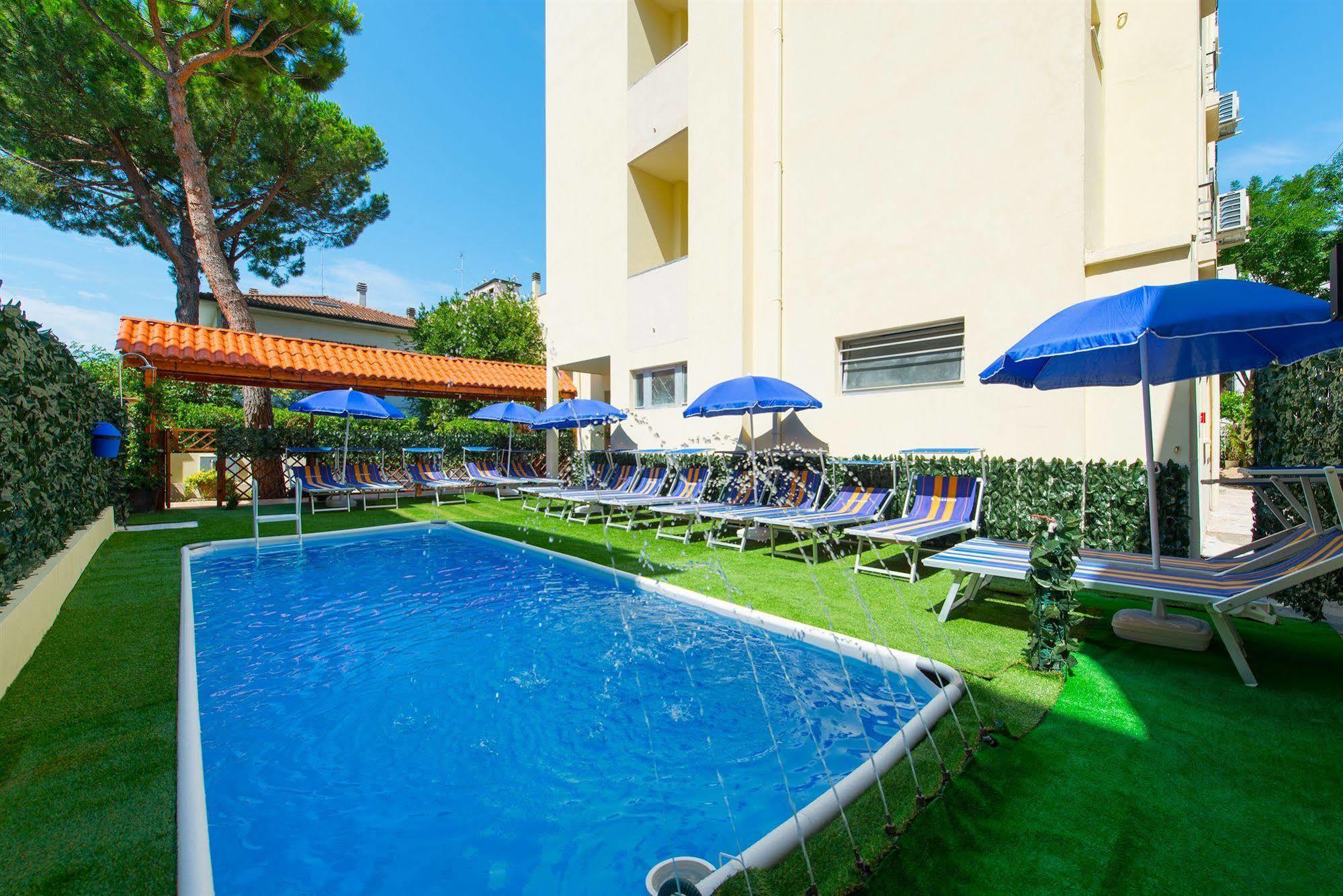 רימיני Hotel Vannucci מראה חיצוני תמונה