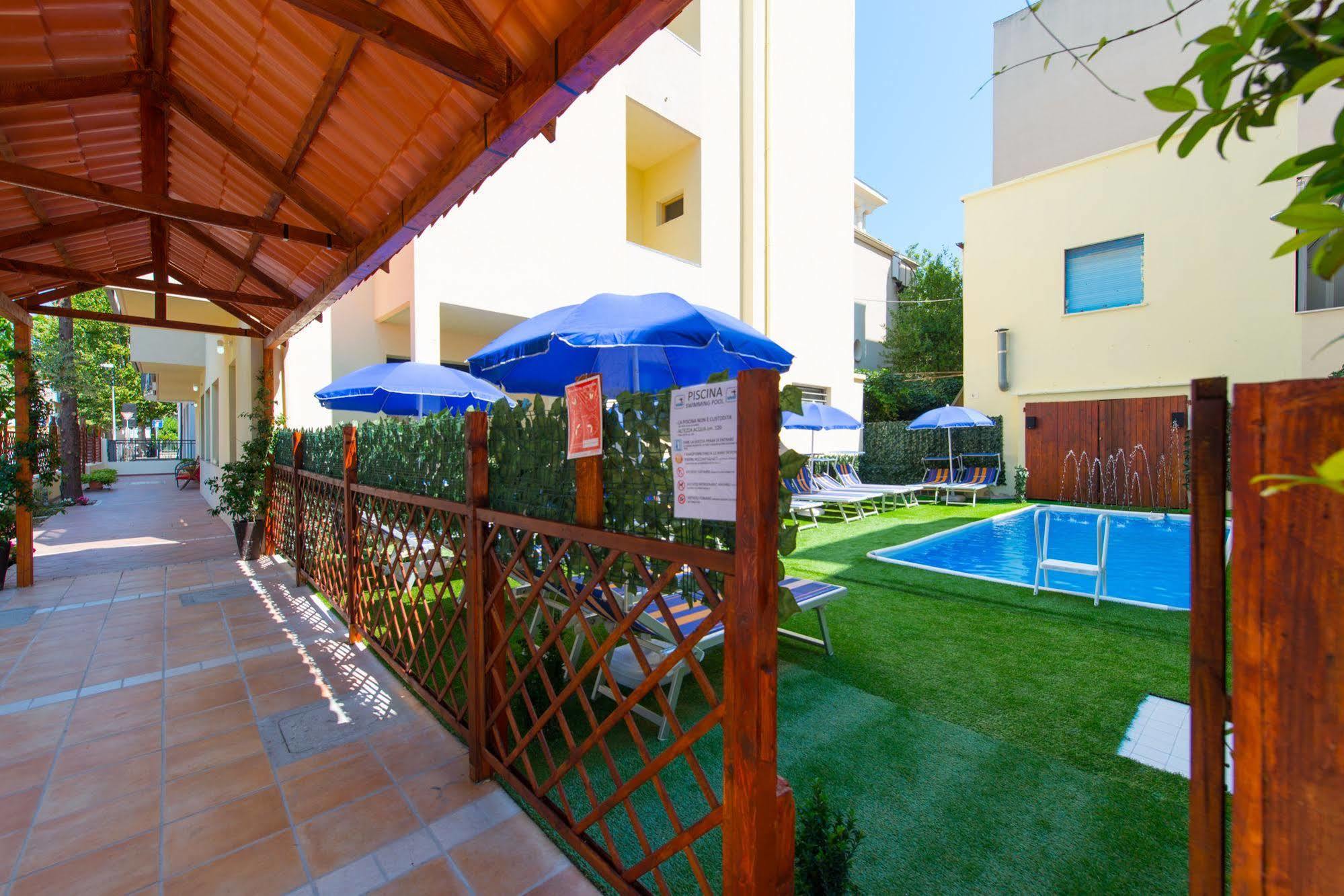 רימיני Hotel Vannucci מראה חיצוני תמונה